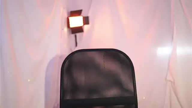 JulietaWinona online show from November 22, 2025, 10:09 pm