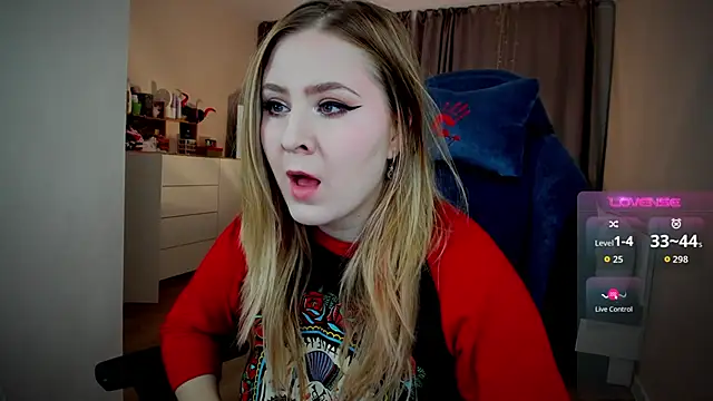 Olivia Munk online show from October 23, 2025, 3:39 am