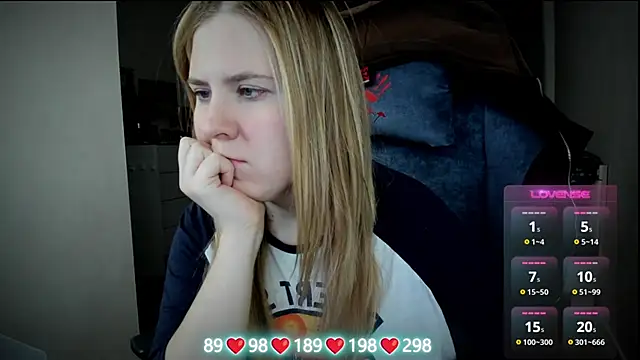 Olivia Munk online show from November 22, 2025, 4:00 am