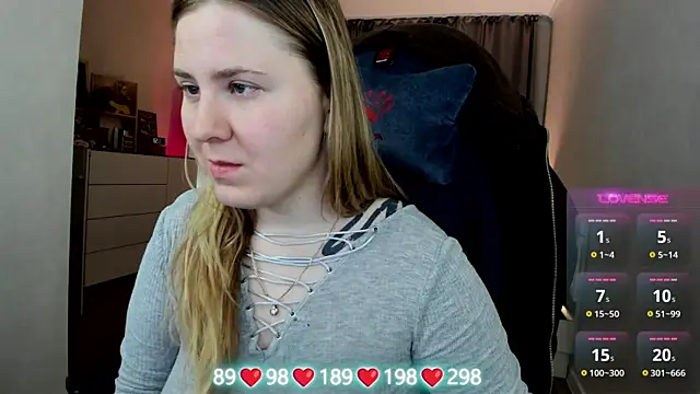 Olivia Munk online show from December 18, 2025, 3:56 am