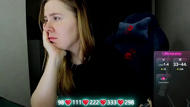 Olivia Munk online show from March 19, 2026, 3:54 am