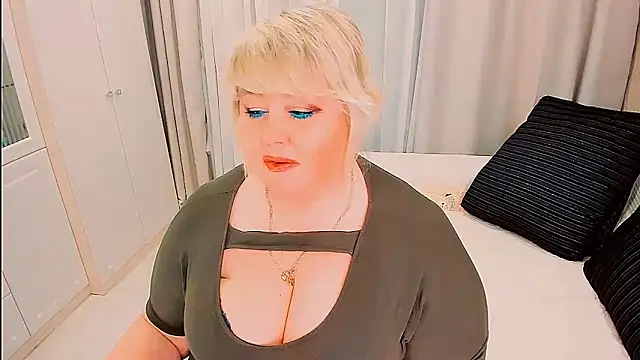 BIGTITSBBW online show from April 18, 2026, 7:07 pm