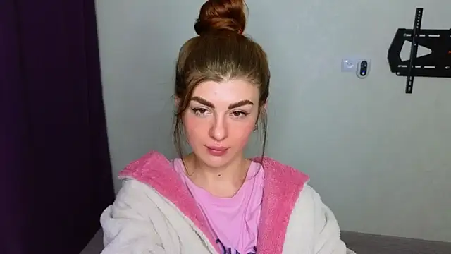  comefeelme  online show from February 6, 2025, 3:06 am