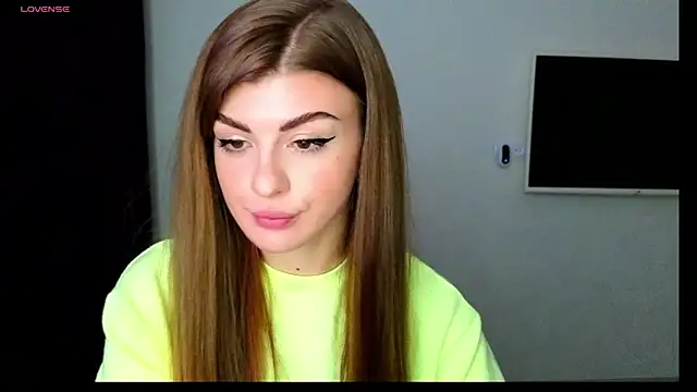  comefeelme  online show from March 12, 2025, 4:02 pm