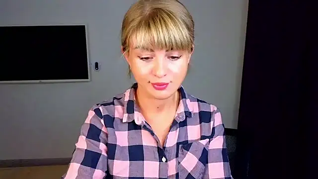  comefeelme  online show from October 8, 2025, 5:43 pm