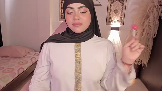 shayla 18 online show from April 20, 2026, 7:59 pm