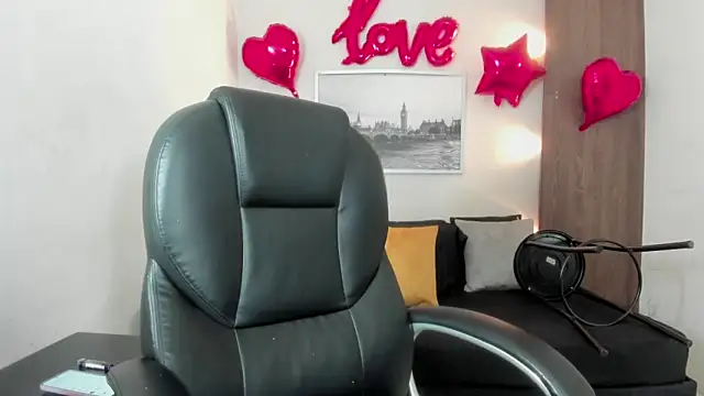Snapshot of Cheryl_JONES chatting on March 20, 2026, 6:40 am Cheryl JONES online show from March 20, 2026, 6:40 am