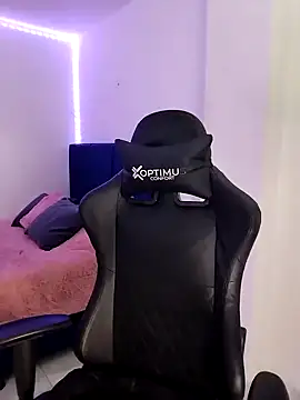 Fleurmeyer79 online show from December 4, 2024, 2:26 pm