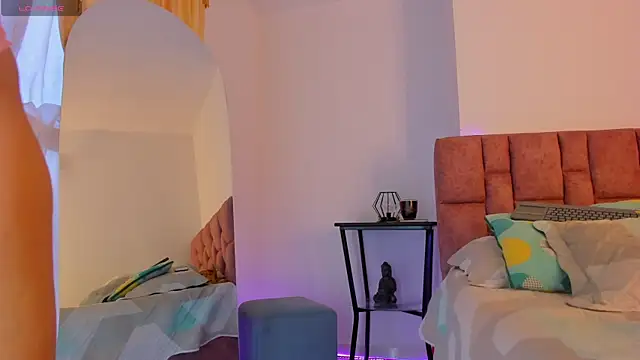 SunnyLeonz online show from November 8, 2025, 10:30 pm