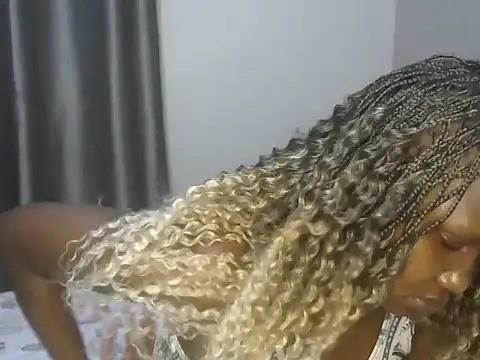 Snapshot of East_queen chatting on December 20, 2024, 9:17 pm East queen online show from December 20, 2024, 9:17 pm