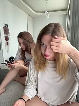 Snapshot of Nura_n_Sarah chatting on October 5, 2025, 3:27 am Nura n Sarah online show from October 5, 2025, 3:27 am