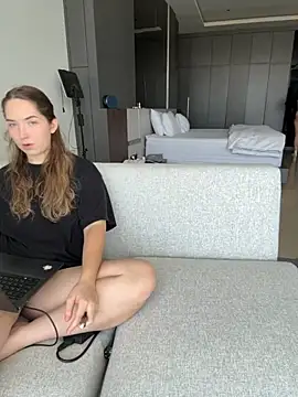 Snapshot of Nura_n_Sarah chatting on October 10, 2025, 4:00 am Nura n Sarah online show from October 10, 2025, 4:00 am