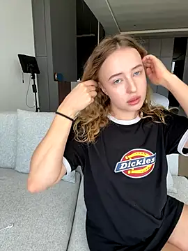 Snapshot of Nura_n_Sarah chatting on October 12, 2025, 4:00 am Nura n Sarah online show from October 12, 2025, 4:00 am