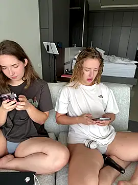 Snapshot of Nura_n_Sarah chatting on October 22, 2025, 3:29 am Nura n Sarah online show from October 22, 2025, 3:29 am