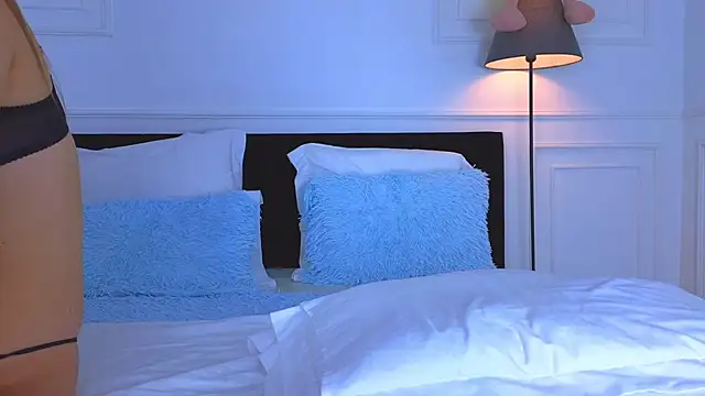 NicoleMarani online show from December 20, 2024, 2:30 am