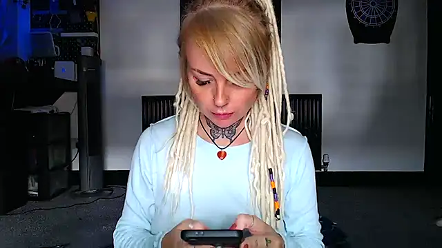 Snapshot of pixiedreadx chatting on October 11, 2025, 10:47 am pixiedreadx online show from October 11, 2025, 10:47 am