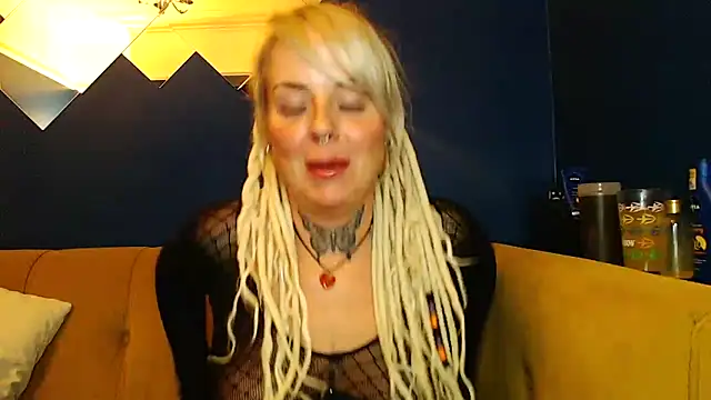 Snapshot of pixiedreadx chatting on October 21, 2025, 9:37 pm pixiedreadx online show from October 21, 2025, 9:37 pm