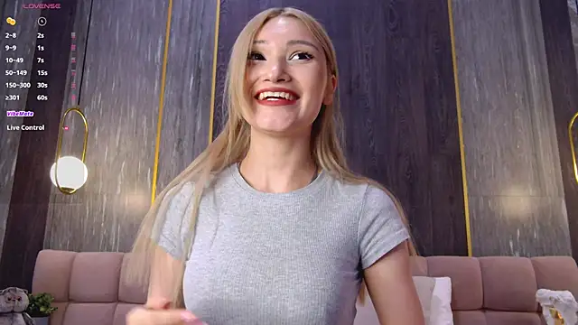 CarolReeves online show from March 15, 2025, 4:43 pm