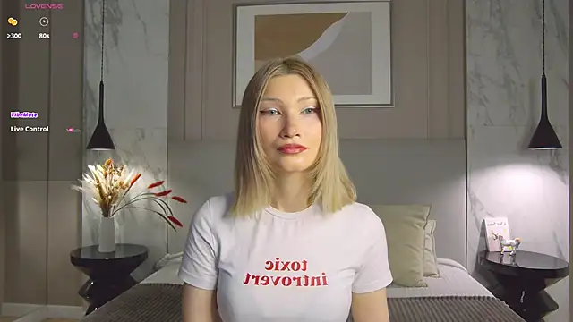 Snapshot of CarolReeves chatting on May 27, 2026, 4:26 pm CarolReeves online show from May 27, 2026, 4:26 pm