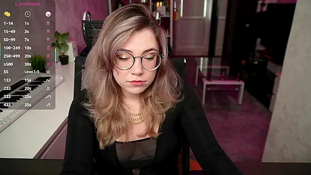 RemyCute online show from October 4, 2025, 12:03 pm