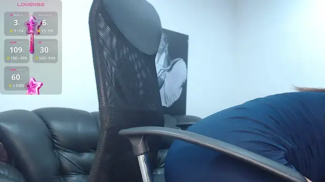 camilleDiaz16 online show from February 9, 2026, 8:24 pm