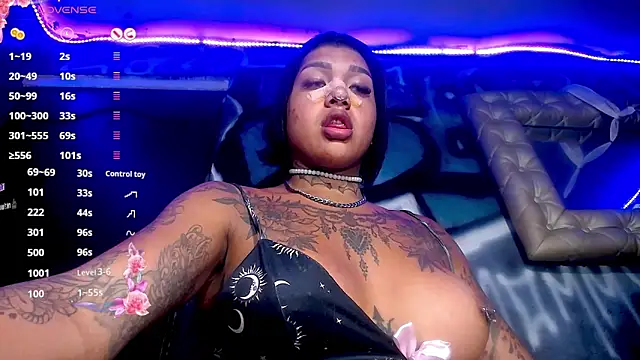 IsabellBigtitsxx online show from February 13, 2026, 9:44 pm