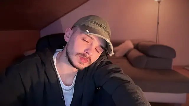 naked psy online show from February 3, 2025, 3:09 am