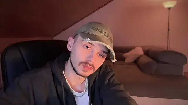 naked psy online show from February 4, 2025, 3:33 am