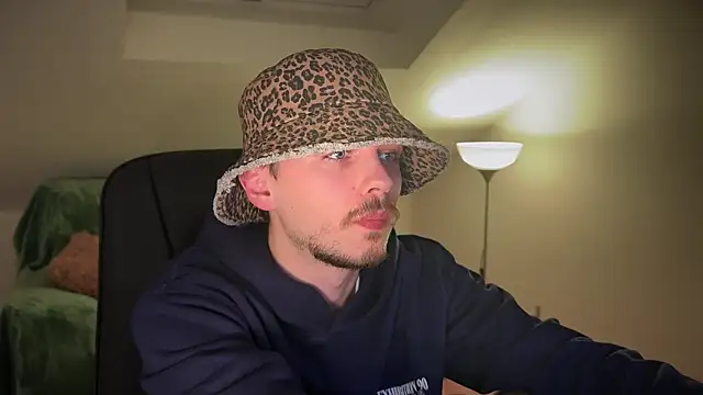 naked psy online show from March 10, 2025, 7:29 pm