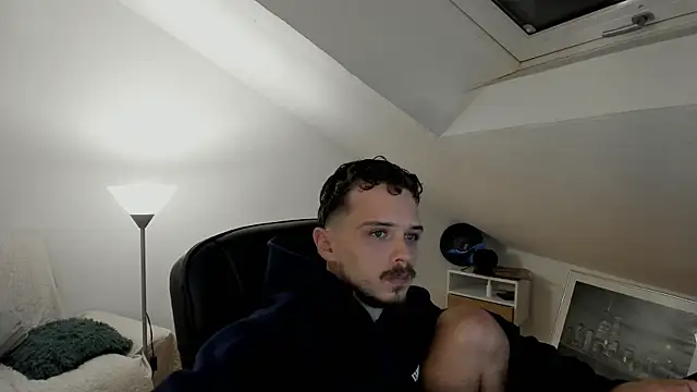 naked psy online show from September 14, 2025, 11:37 pm