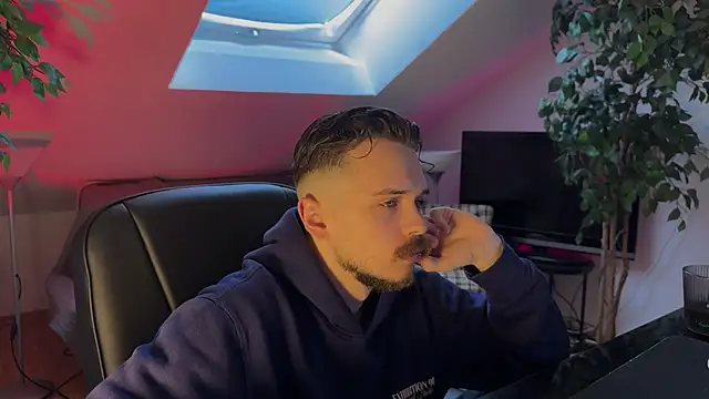 Snapshot of naked_psy chatting on February 21, 2026, 10:49 am naked psy online show from February 21, 2026, 10:49 am