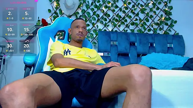 Snapshot of black_latin23cm chatting on December 12, 2024, 9:04 pm black latin23cm online show from December 12, 2024, 9:04 pm