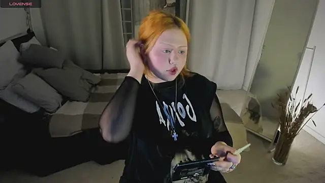 Snapshot of bitchofsun_ chatting on October 16, 2025, 4:52 pm bitchofsun online show from October 16, 2025, 4:52 pm