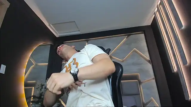 alexgiraldo  online show from February 1, 2025, 2:34 pm