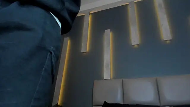 alexgiraldo  online show from February 5, 2025, 2:26 pm