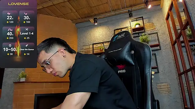 alexgiraldo  online show from February 19, 2025, 2:23 pm