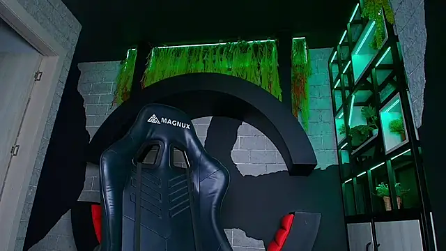 alexgiraldo  online show from March 21, 2025, 11:22 am