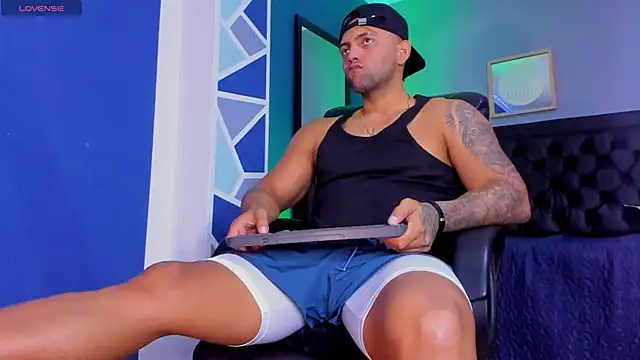 Snapshot of alex_oficial chatting on October 16, 2025, 4:24 am alex oficial online show from October 16, 2025, 4:24 am