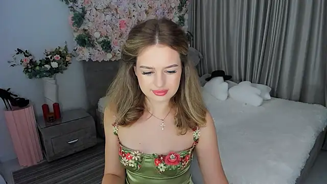 Snapshot of MiracleCurly chatting on September 22, 2025, 7:27 pm MiracleCurly online show from September 22, 2025, 7:27 pm