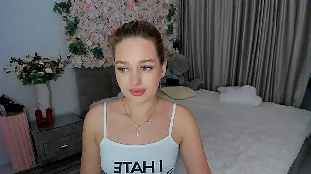 Snapshot of MiracleCurly chatting on October 1, 2025, 7:20 pm MiracleCurly online show from October 1, 2025, 7:20 pm