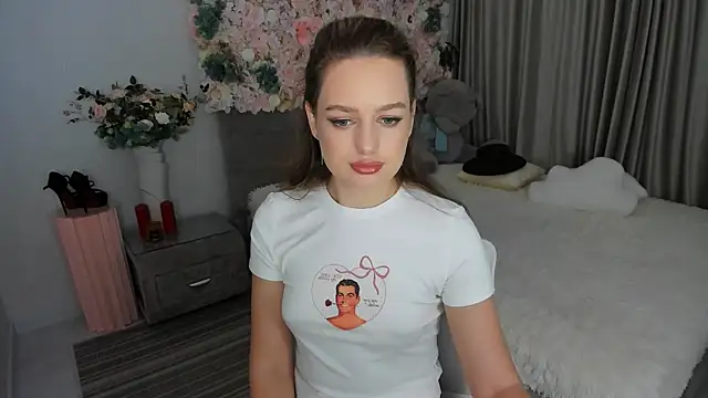 Snapshot of MiracleCurly chatting on October 6, 2025, 7:22 pm MiracleCurly online show from October 6, 2025, 7:22 pm