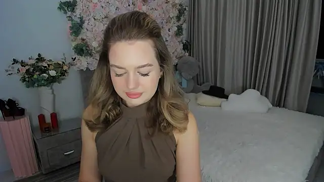 Snapshot of MiracleCurly chatting on October 8, 2025, 6:05 pm MiracleCurly online show from October 8, 2025, 6:05 pm