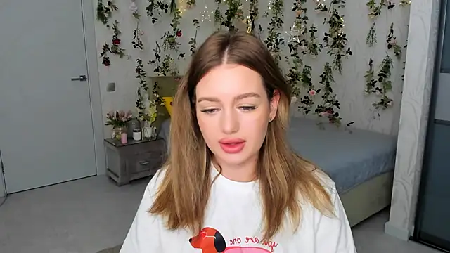 Snapshot of MiracleCurly chatting on October 12, 2025, 1:04 am MiracleCurly online show from October 12, 2025, 1:04 am