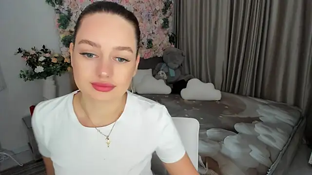 Snapshot of MiracleCurly chatting on October 15, 2025, 7:03 pm MiracleCurly online show from October 15, 2025, 7:03 pm