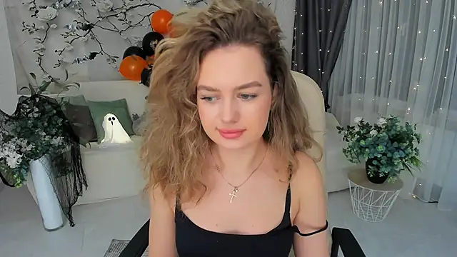 Snapshot of MiracleCurly chatting on October 28, 2025, 7:27 pm MiracleCurly online show from October 28, 2025, 7:27 pm