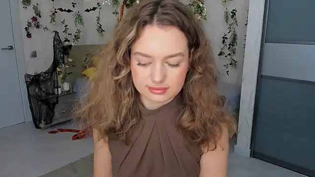 Snapshot of MiracleCurly chatting on October 30, 2025, 7:25 pm MiracleCurly online show from October 30, 2025, 7:25 pm