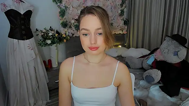 Snapshot of MiracleCurly chatting on November 2, 2025, 10:06 am MiracleCurly online show from November 2, 2025, 10:06 am