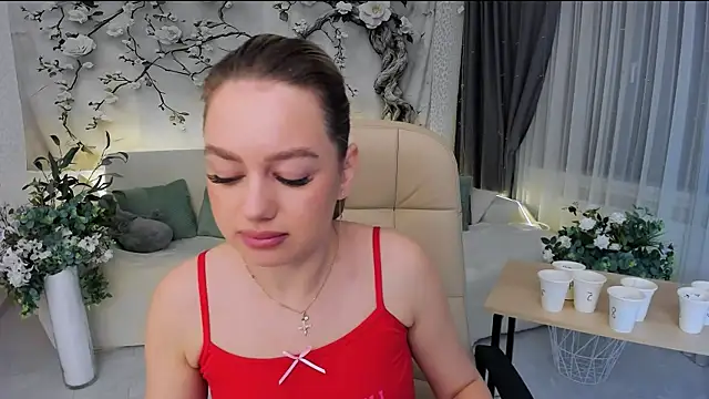 Snapshot of MiracleCurly chatting on November 4, 2025, 7:02 pm MiracleCurly online show from November 4, 2025, 7:02 pm