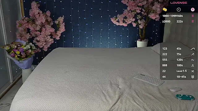 -Mirror-Girl- online show from February 19, 2026, 5:47 am