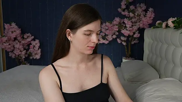 -Mirror-Girl- online show from June 30, 2026, 3:46 pm